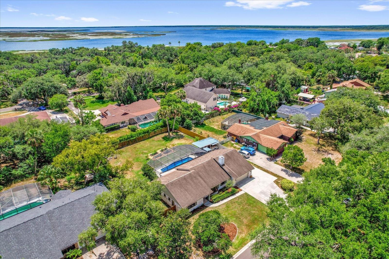 Listing photo id 34 for 1558 Regal Oak Drive