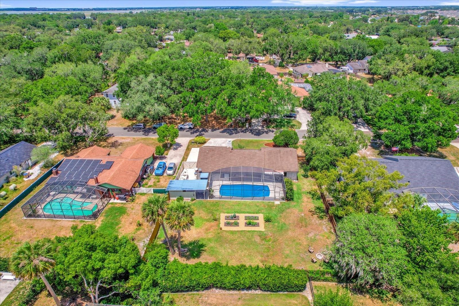Listing photo id 36 for 1558 Regal Oak Drive