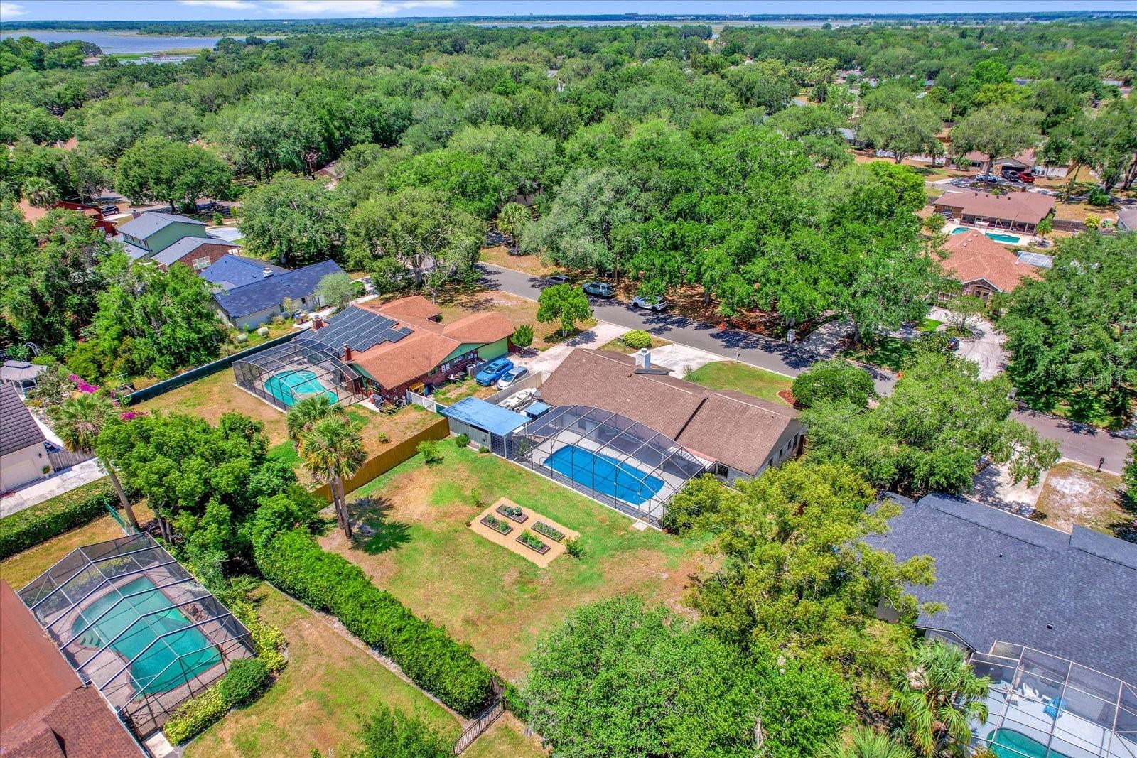 Listing photo id 37 for 1558 Regal Oak Drive