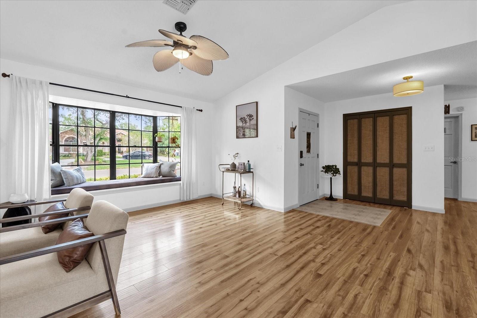 Listing photo id 6 for 1558 Regal Oak Drive