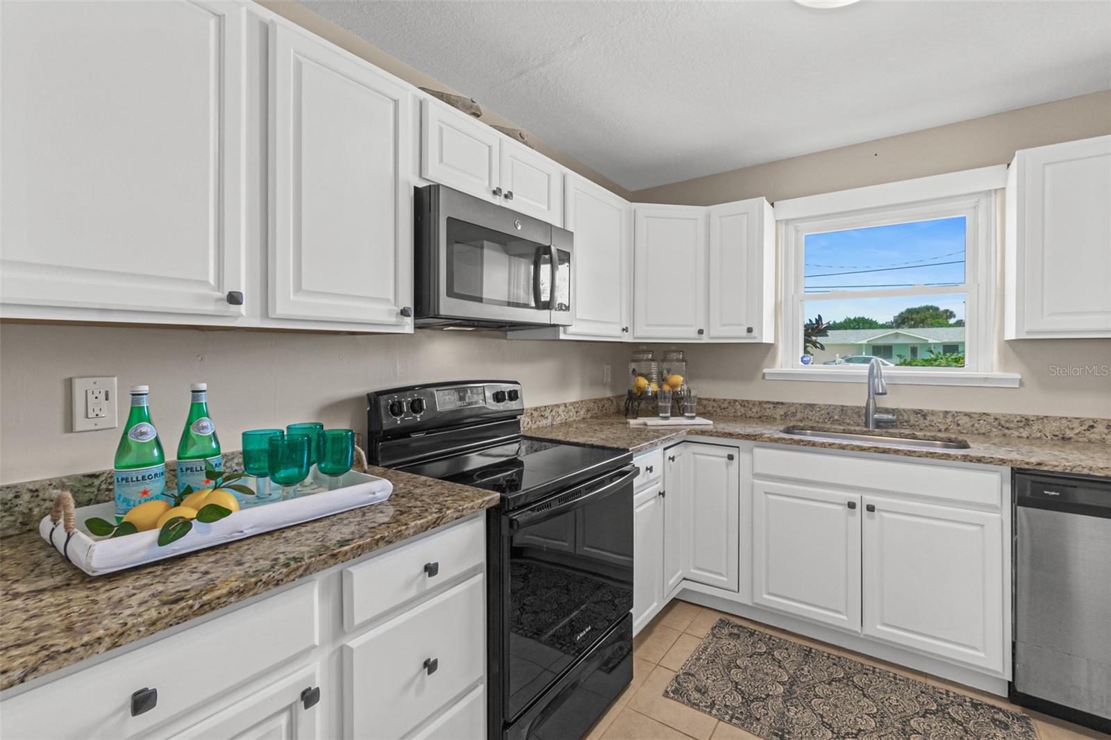 Image 19 of 59 For 3168 Peninsula Drive