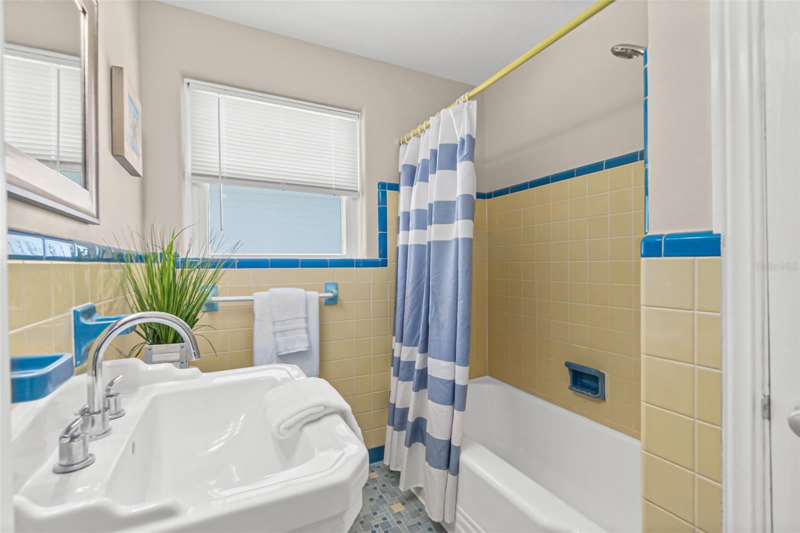 Image 30 of 59 For 3168 Peninsula Drive