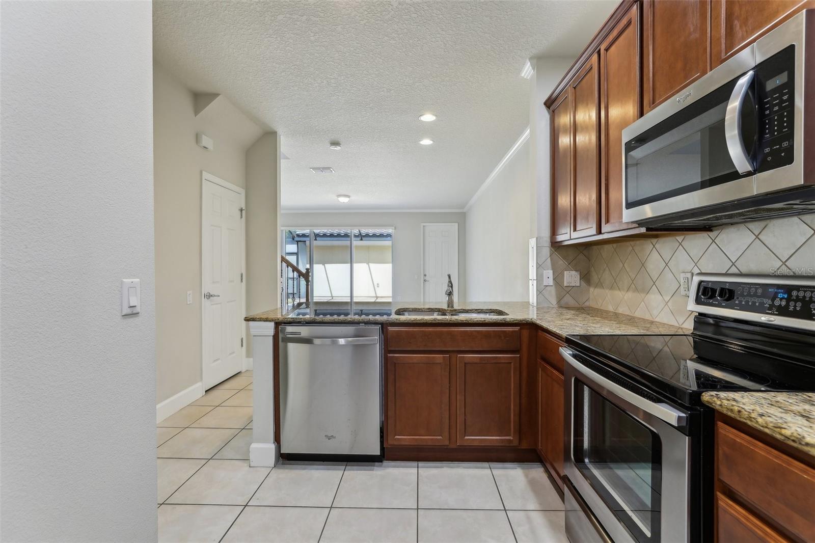Image 13 of 52 For 8639 Lower Villagewalk Circle