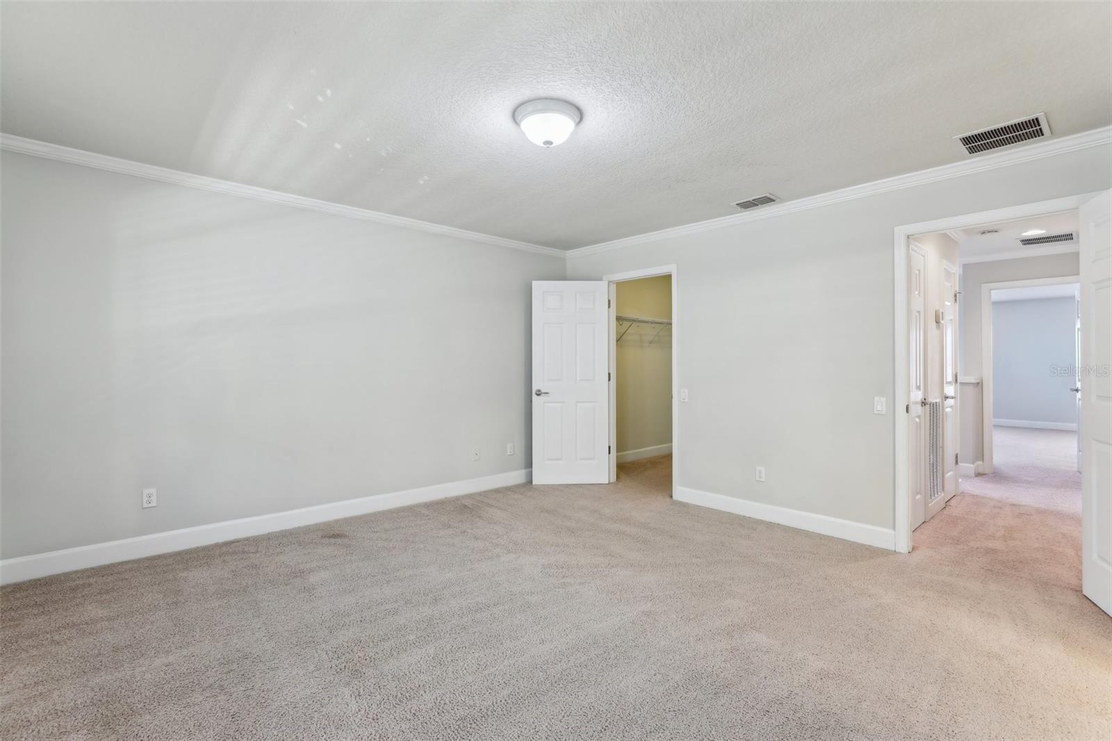 Image 17 of 52 For 8639 Lower Villagewalk Circle