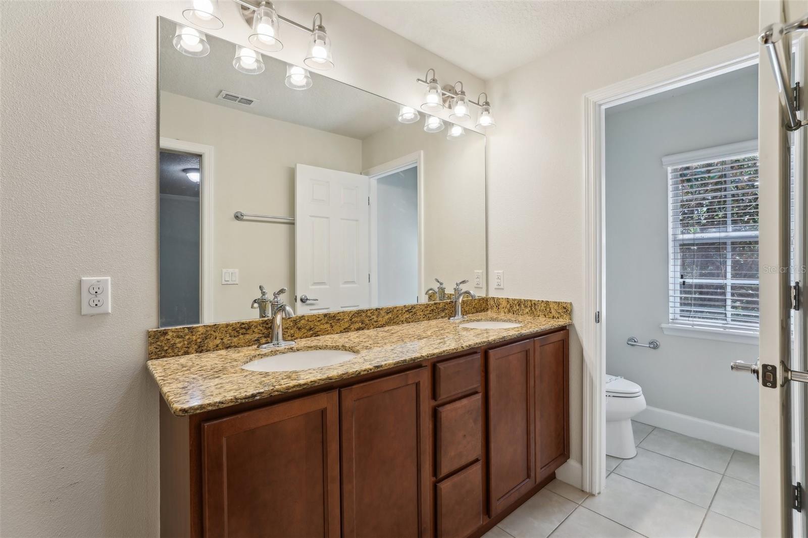 Image 18 of 52 For 8639 Lower Villagewalk Circle
