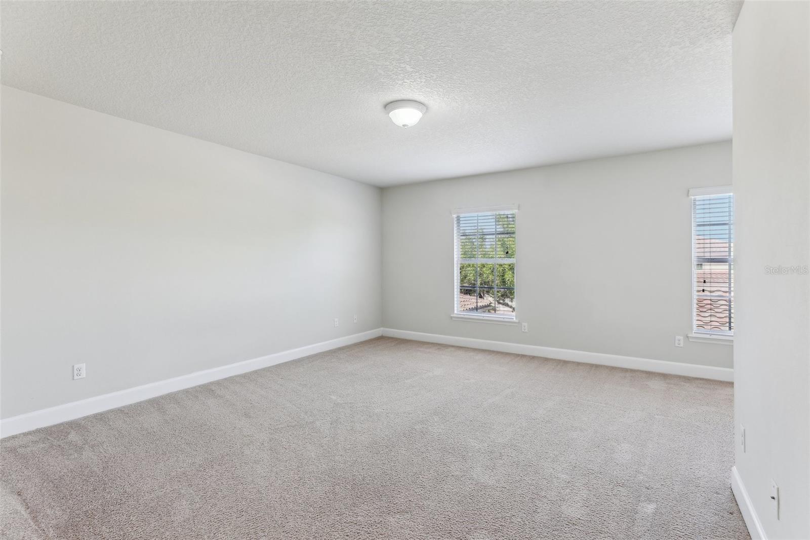 Image 21 of 52 For 8639 Lower Villagewalk Circle