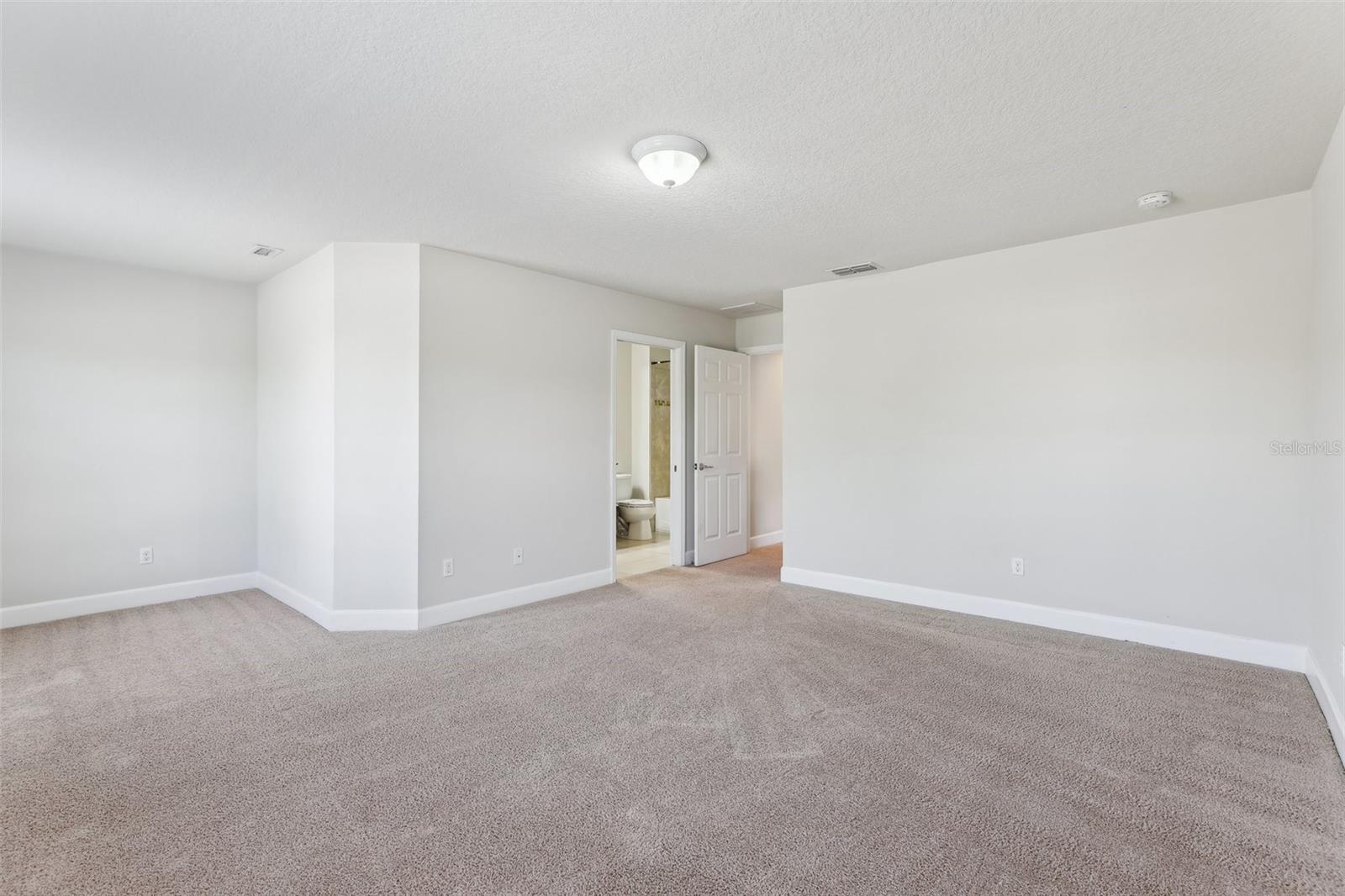 Image 22 of 52 For 8639 Lower Villagewalk Circle
