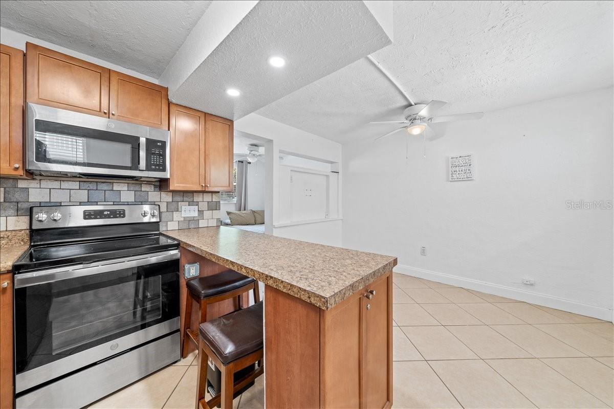 Image 15 of 20 For 406 Tyler Avenue E 5
