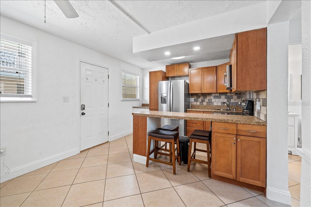 Image 6 of 20 For 406 Tyler Avenue E 5