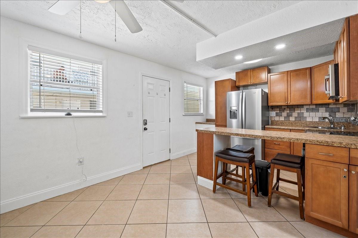 Image 7 of 20 For 406 Tyler Avenue E 5