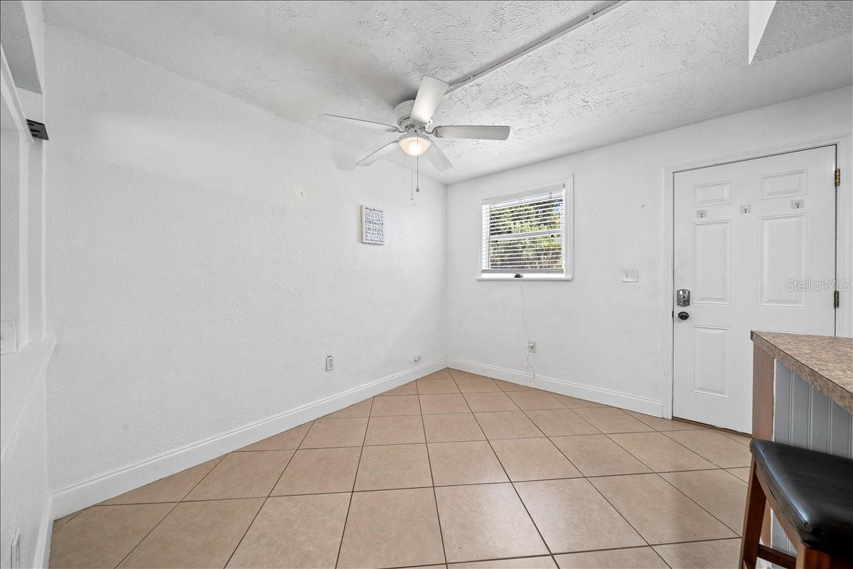 Image 8 of 20 For 406 Tyler Avenue E 5