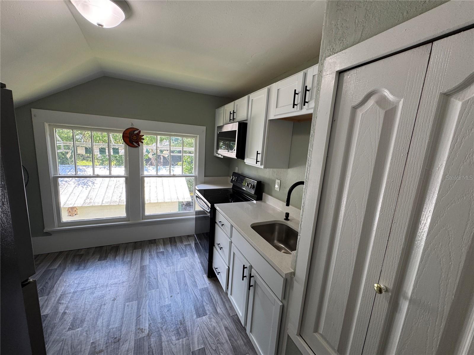 Image 23 of 43 For 561 Minneola Avenue
