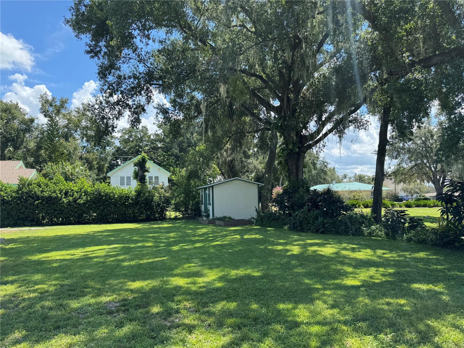 Image 31 of 43 For 561 Minneola Avenue