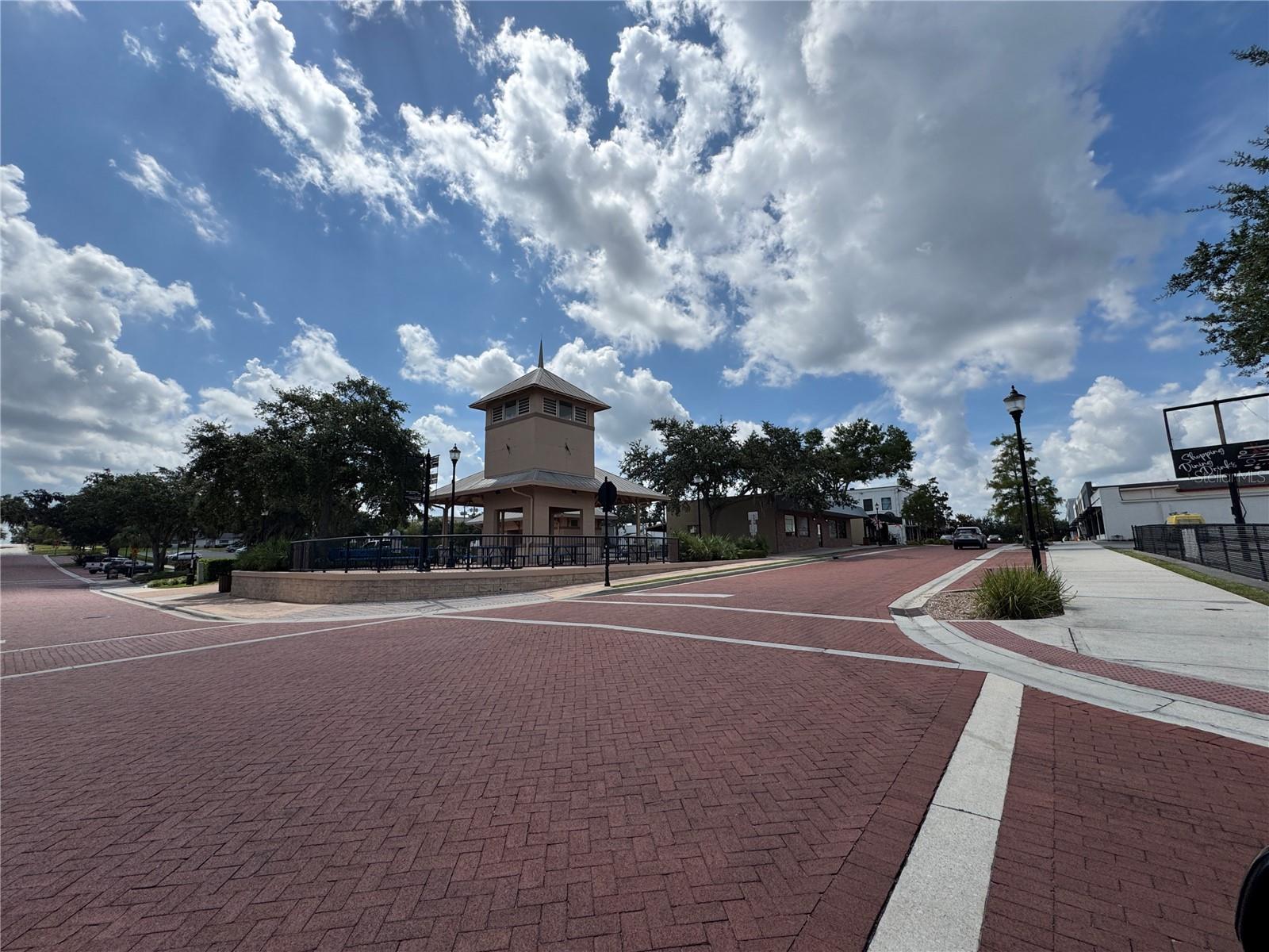 Image 37 of 43 For 561 Minneola Avenue