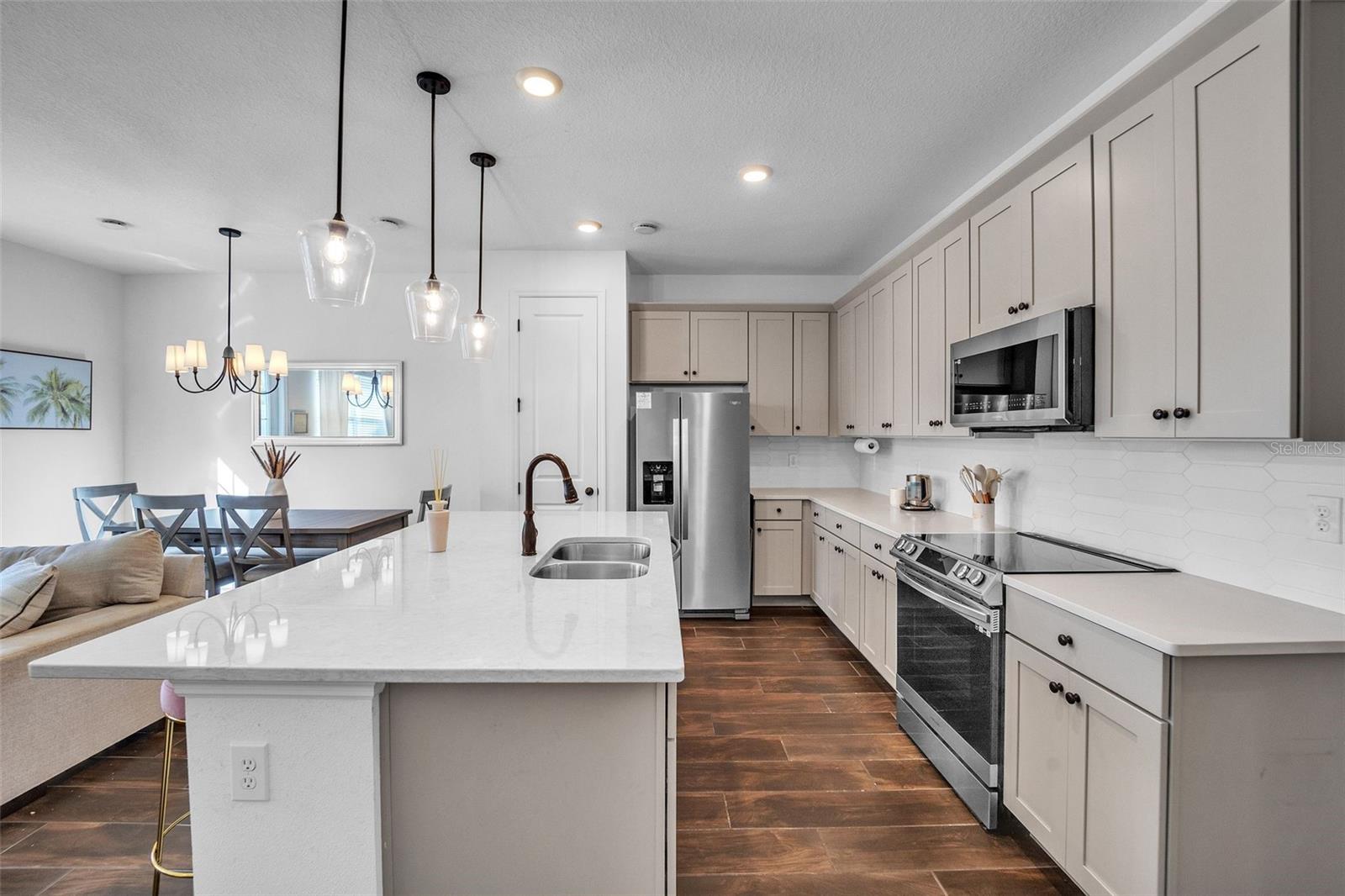 Image 4 of 36 For 823 Longboat Drive