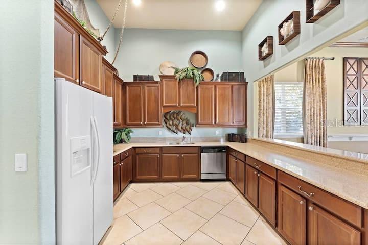 Image 22 of 37 For 2356 Caravelle Circle