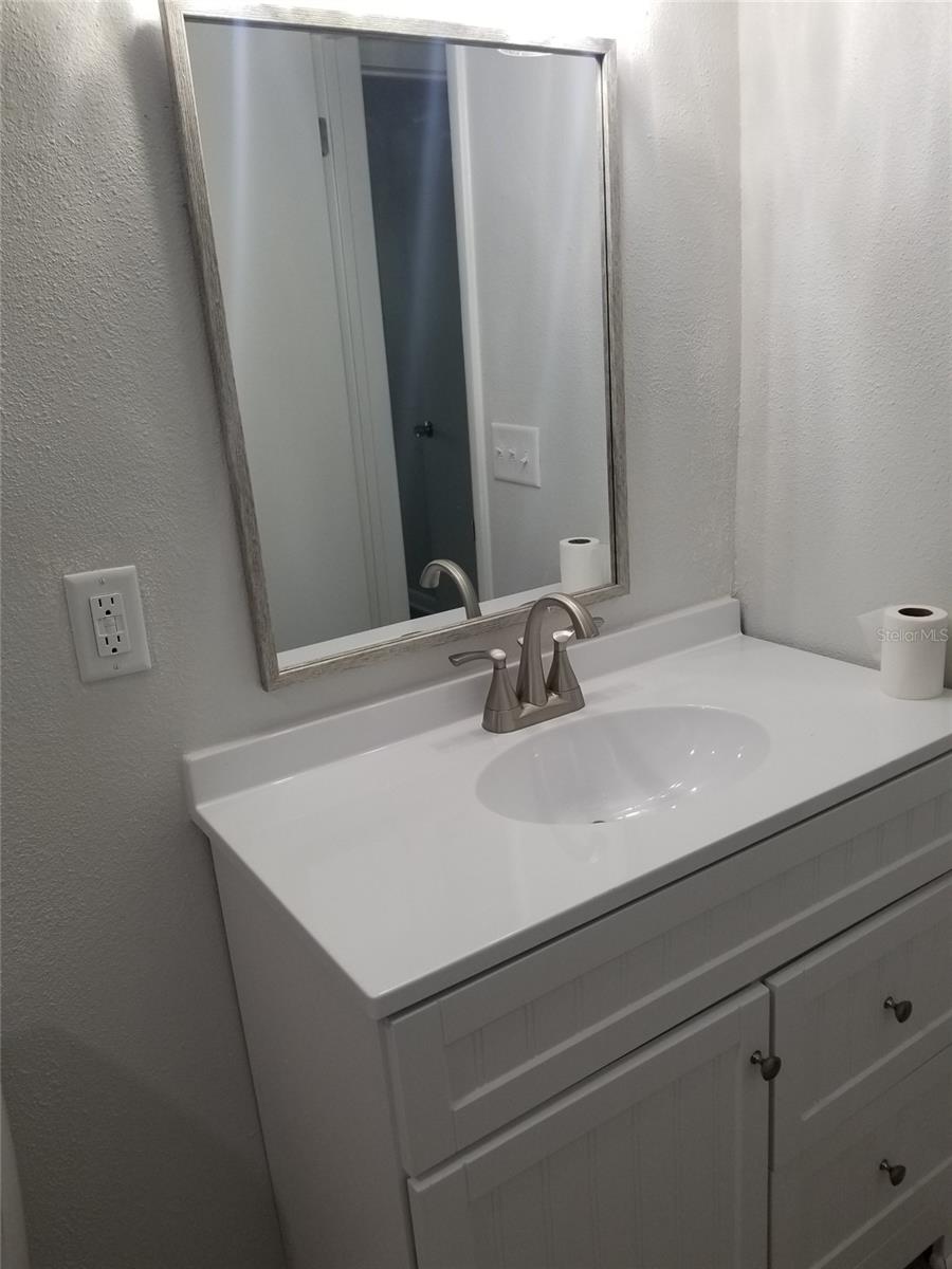 Image 8 of 13 For 769 Avenue Q Se