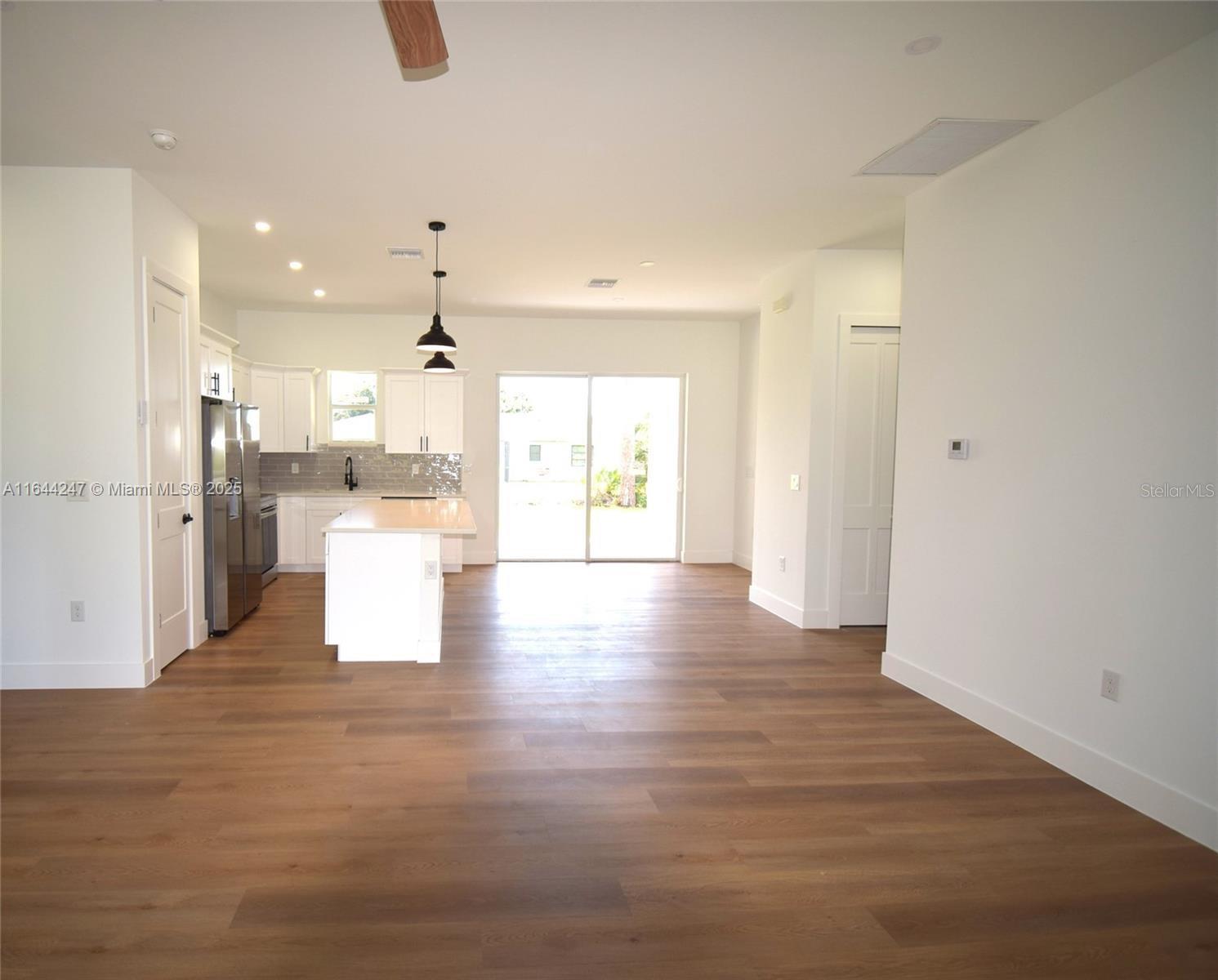 Image 3 of 20 For 3092 Crowder Street