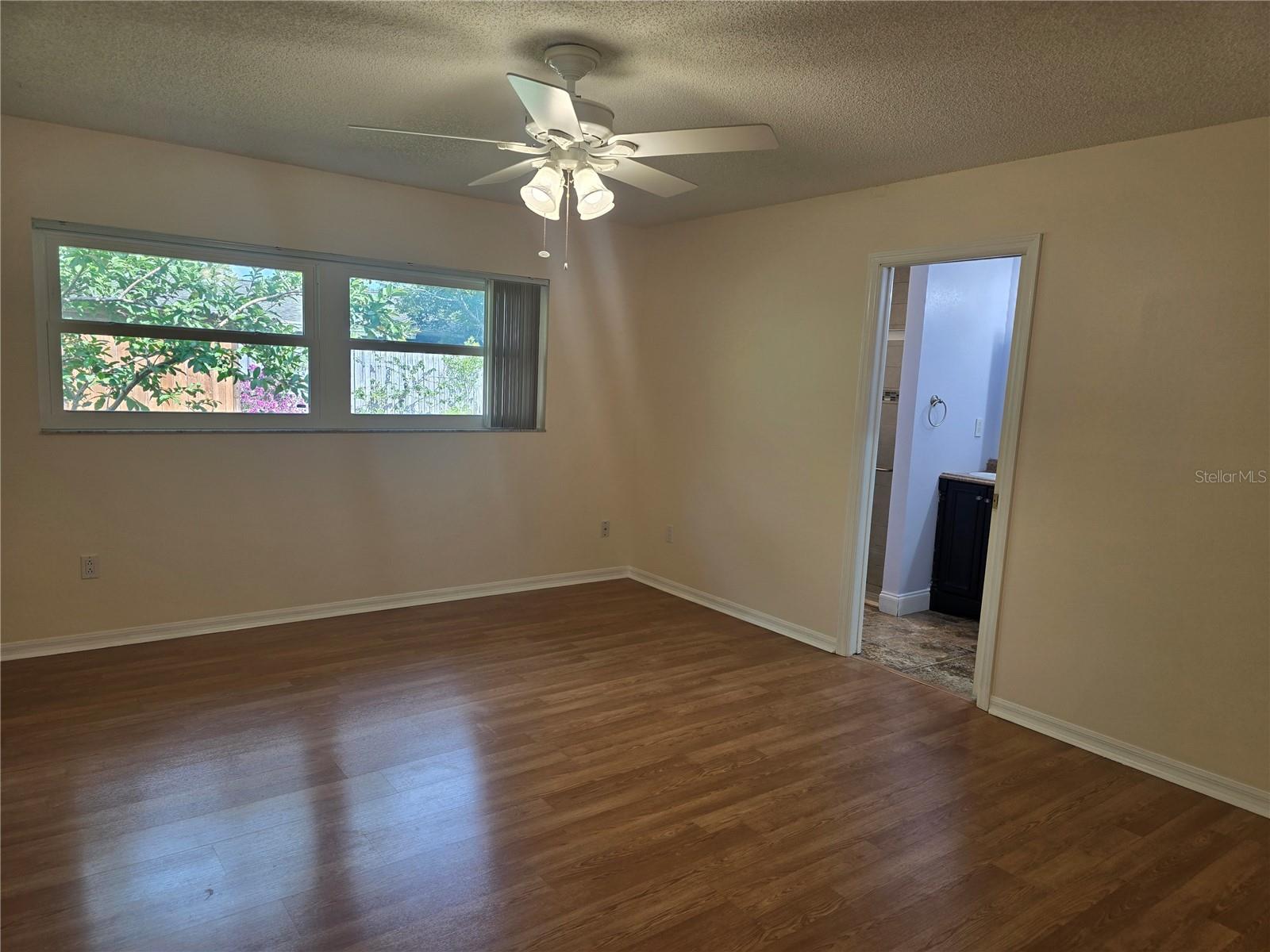Image 16 of 38 For 217 Longleaf Court