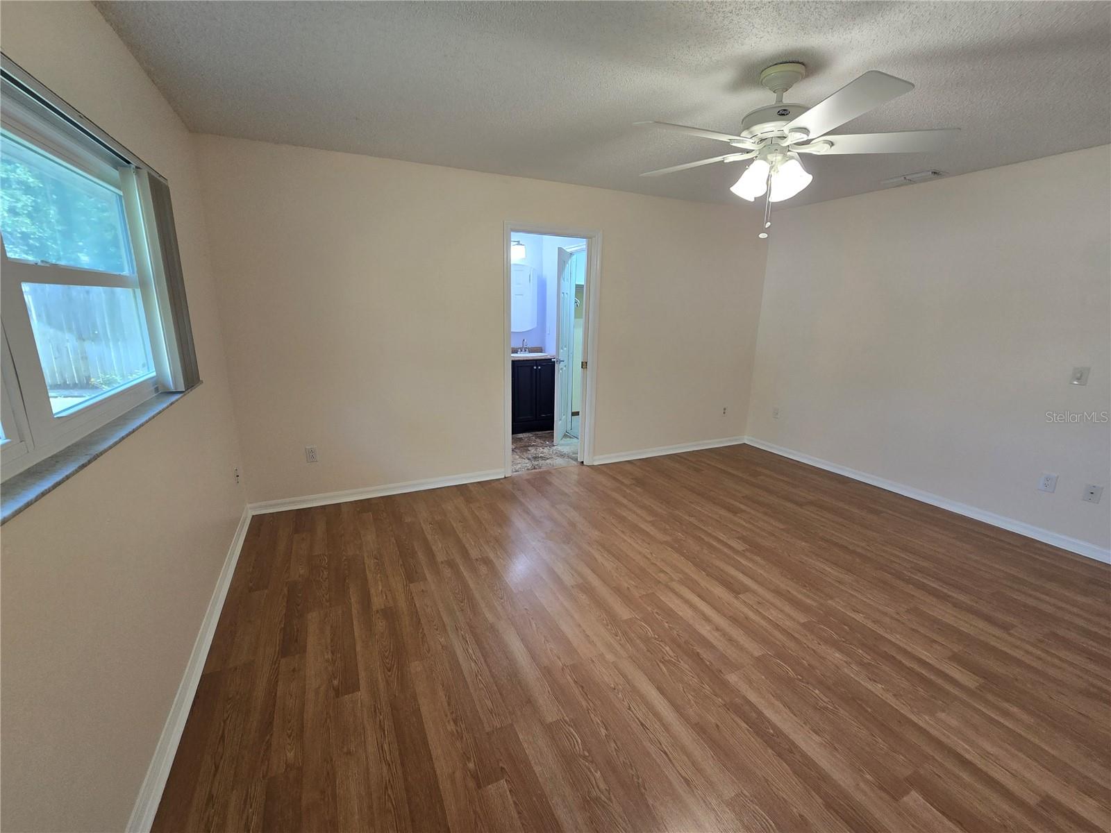 Image 17 of 38 For 217 Longleaf Court