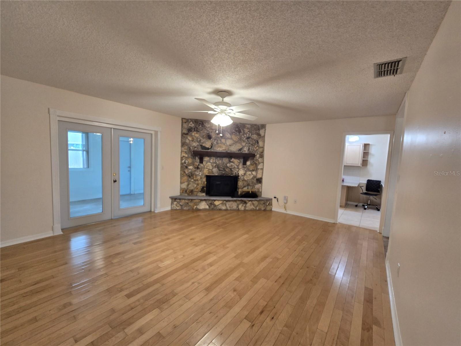Image 8 of 38 For 217 Longleaf Court
