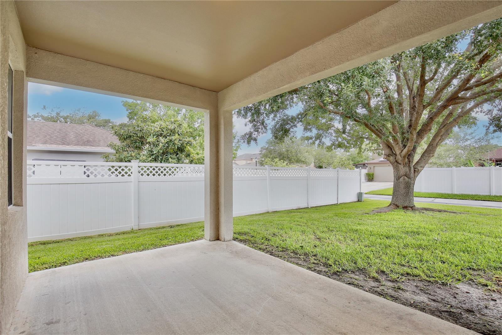 Image 24 of 42 For 14717 Royal Poinciana Drive