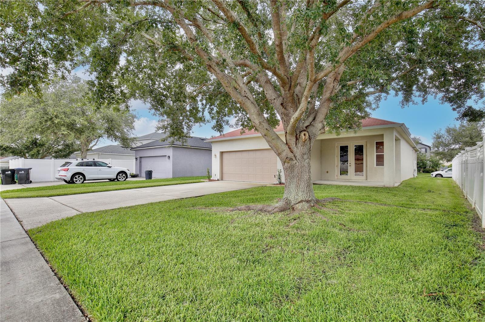 Image 26 of 42 For 14717 Royal Poinciana Drive