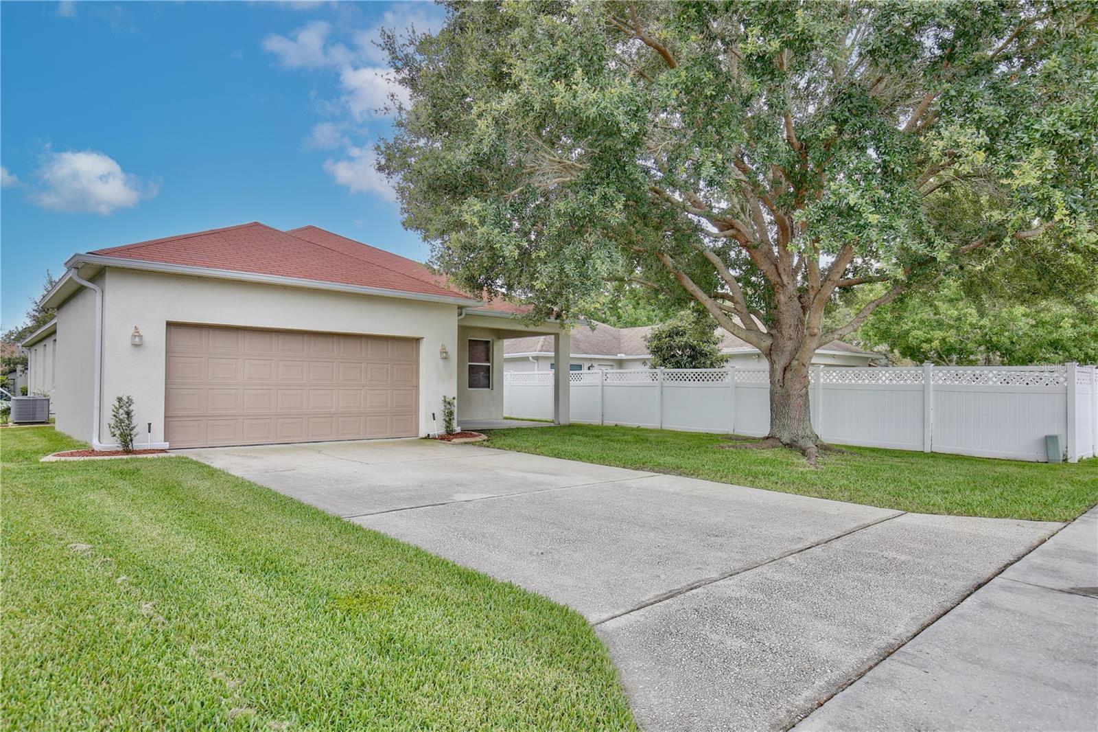 Image 28 of 42 For 14717 Royal Poinciana Drive