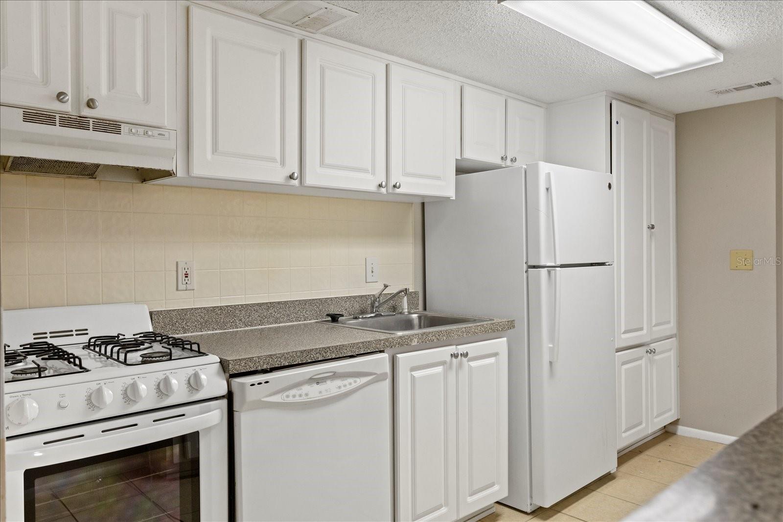 Image 6 of 25 For 115 Oyster Bay Circle 320