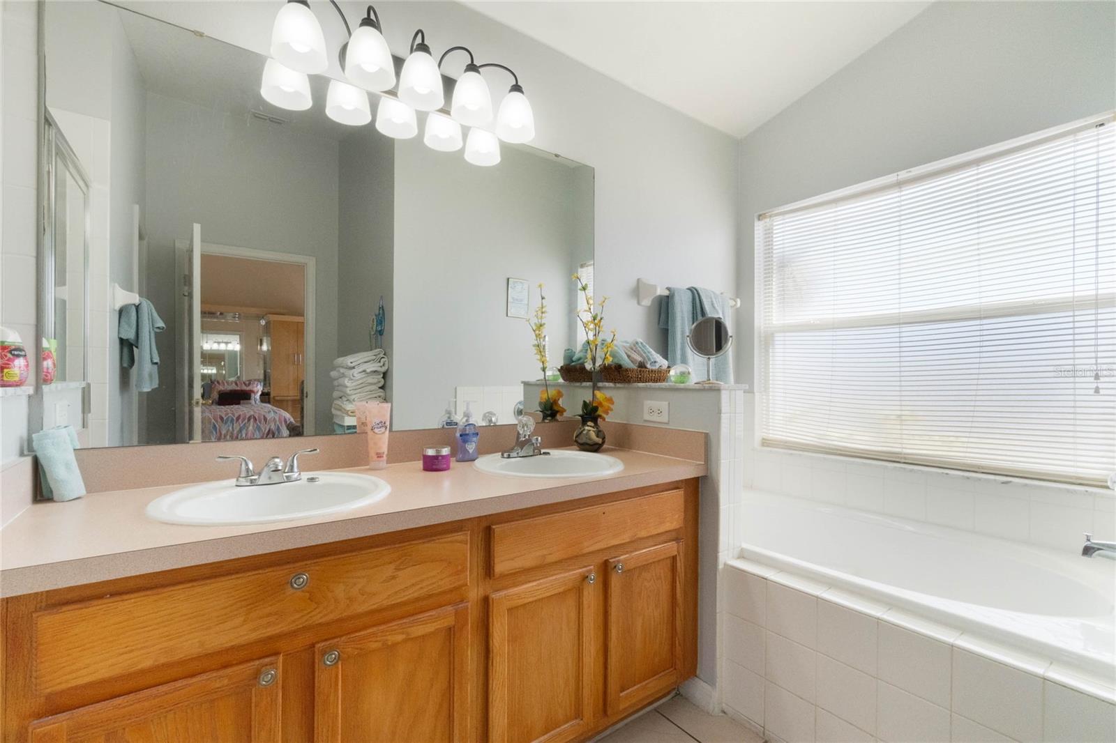 Image 19 of 25 For 640 Lady Diana Drive
