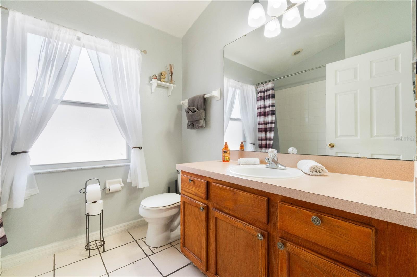 Image 20 of 25 For 640 Lady Diana Drive