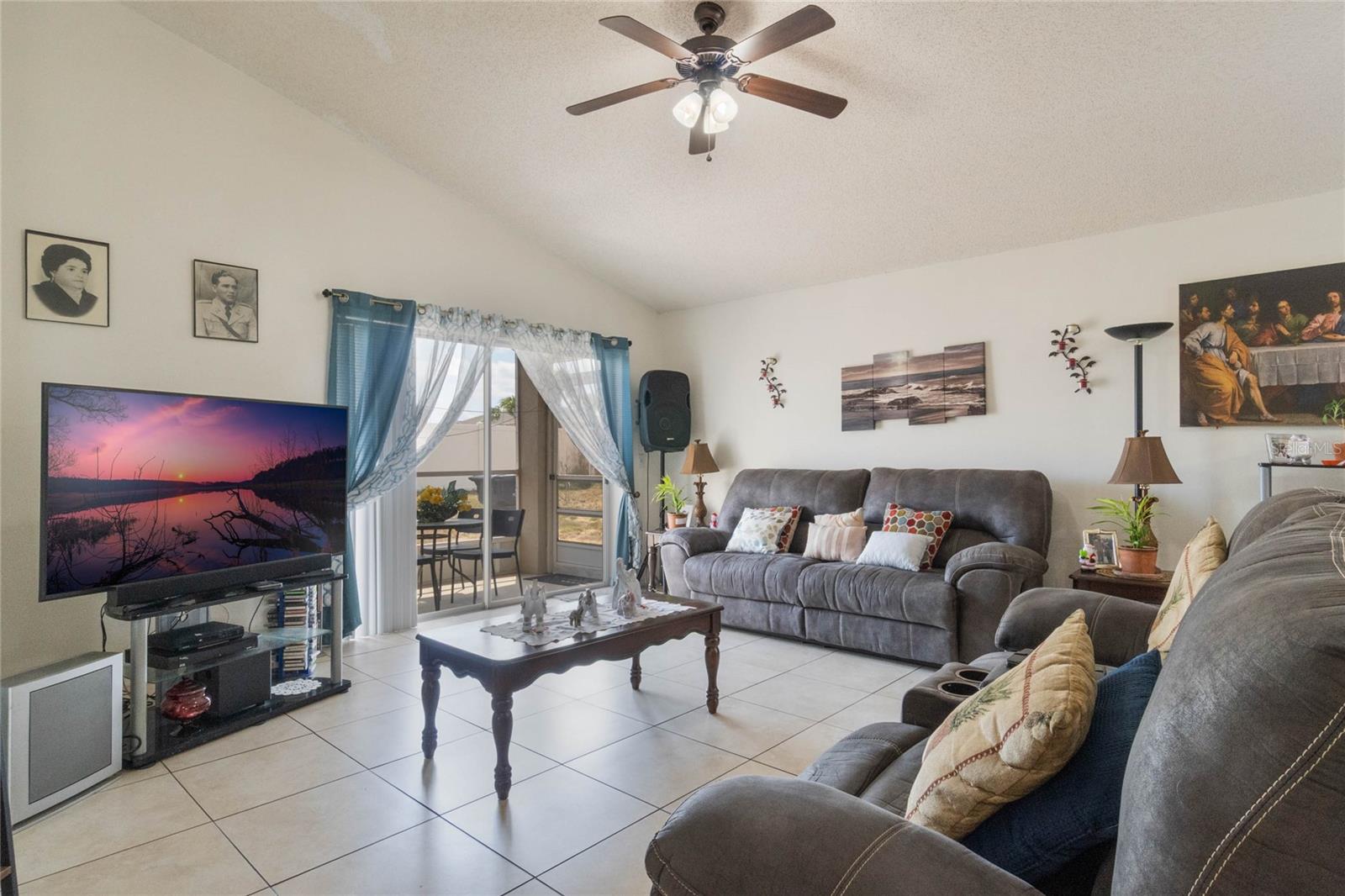 Image 3 of 25 For 640 Lady Diana Drive