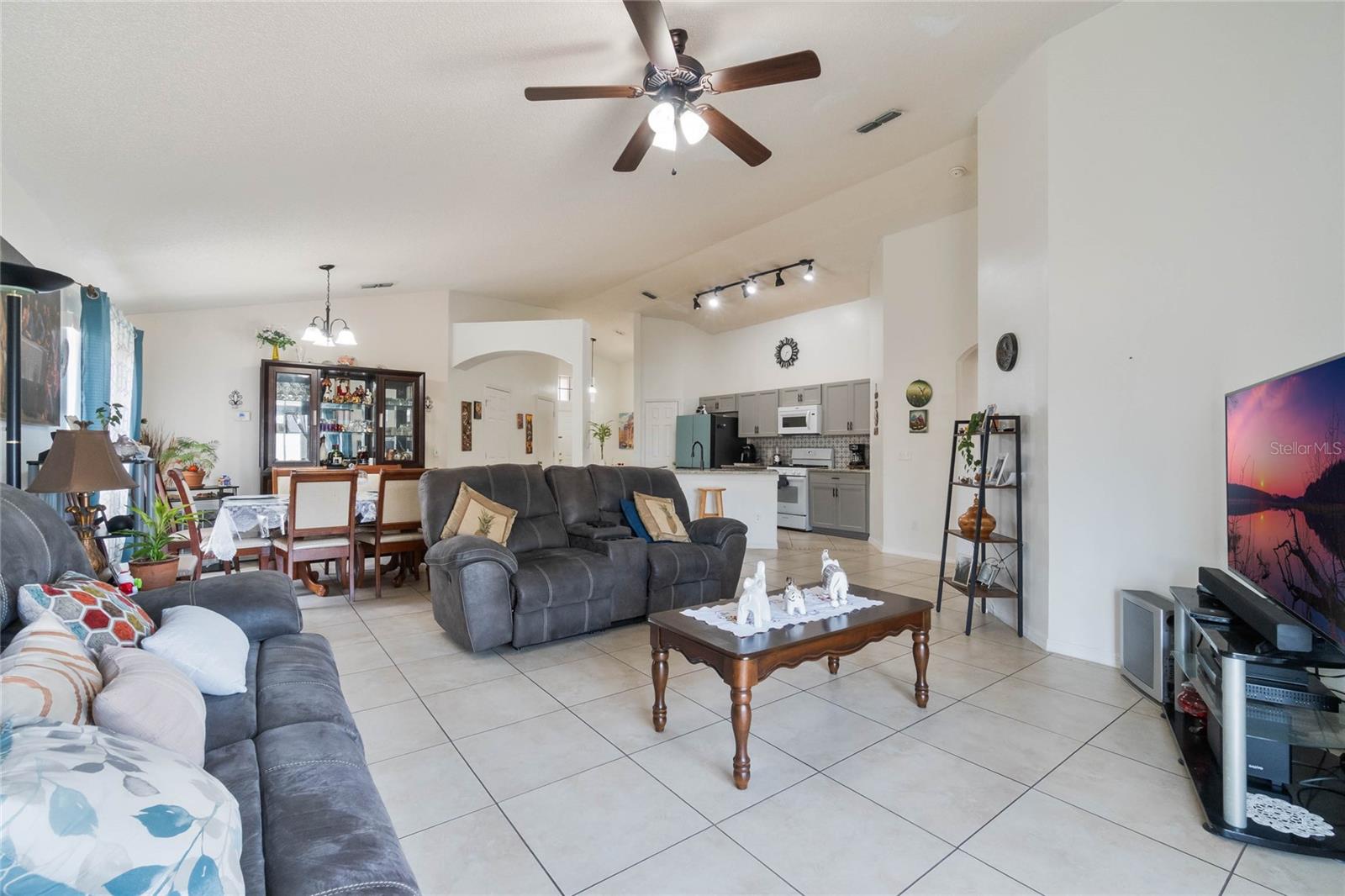 Image 4 of 25 For 640 Lady Diana Drive