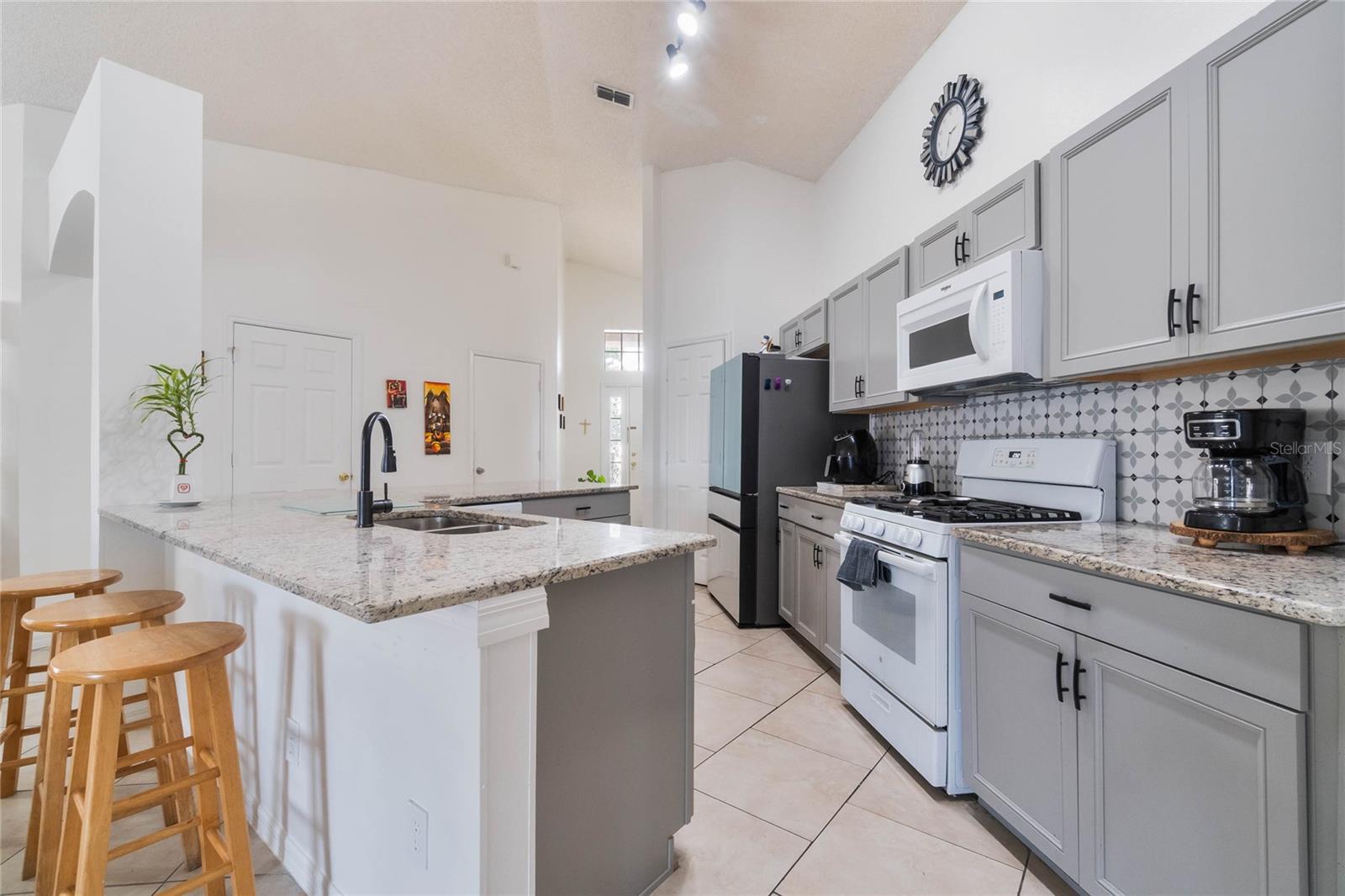 Image 7 of 25 For 640 Lady Diana Drive