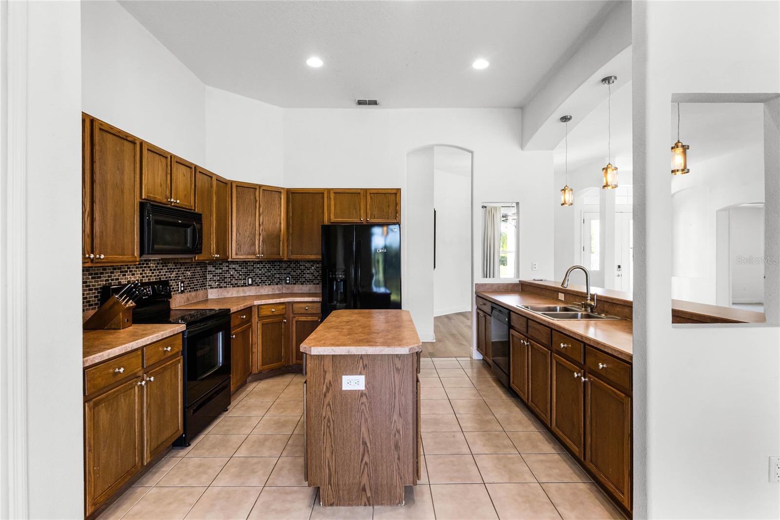 Image 18 of 91 For 3561 Somerset Circle