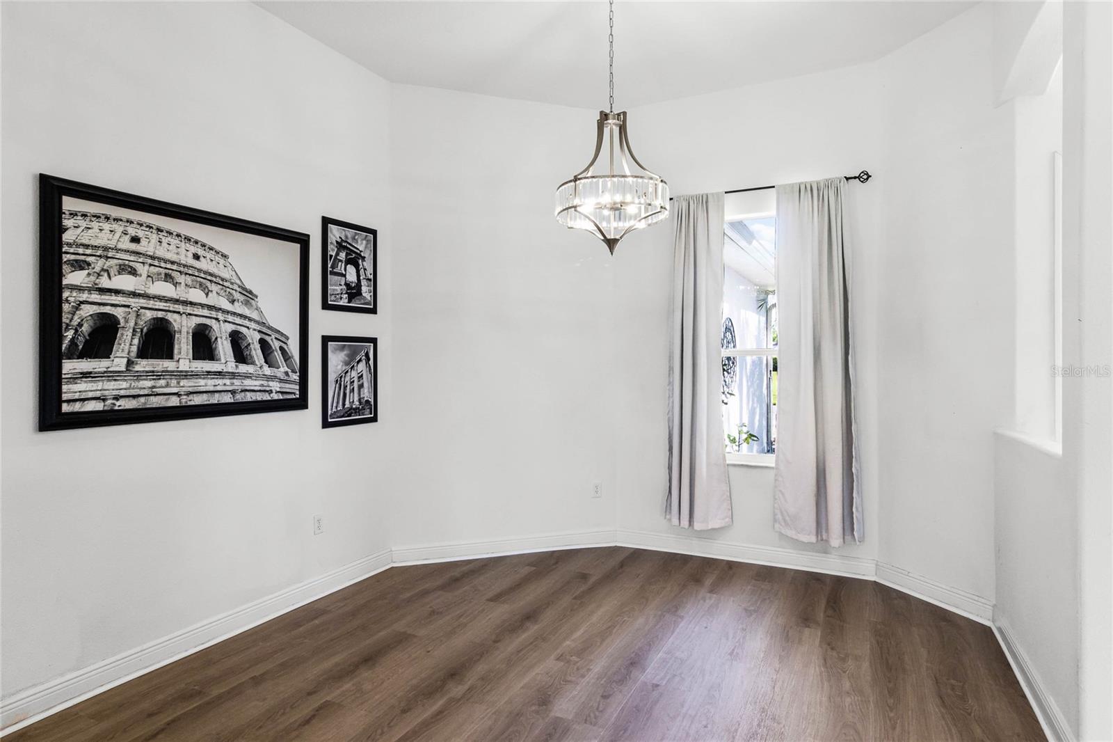 Image 8 of 91 For 3561 Somerset Circle