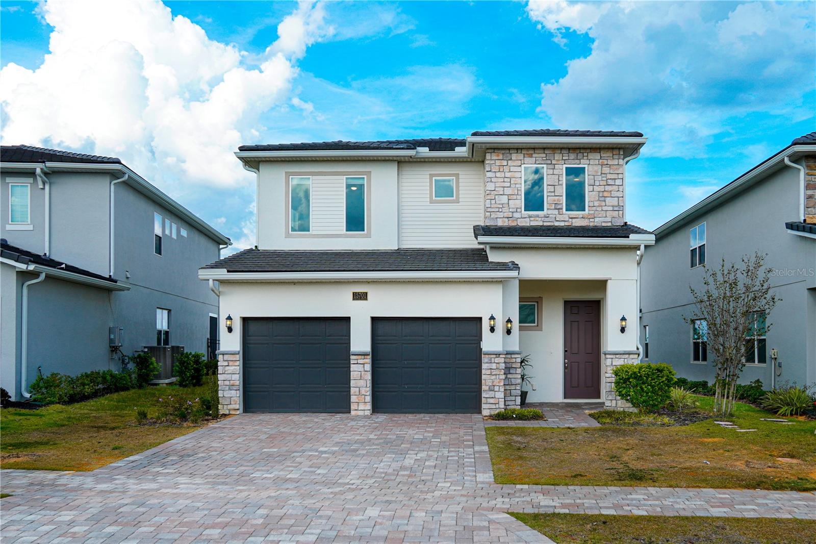 Image 2 of 38 For 15701 Vetta Drive