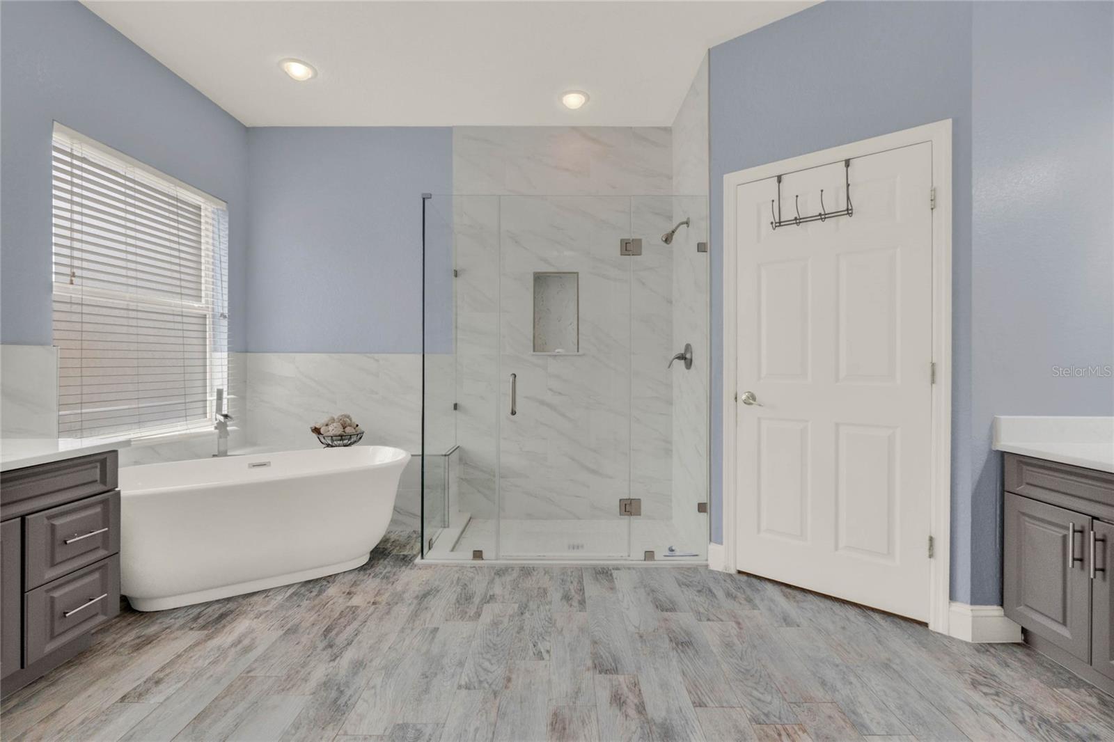 Image 27 of 49 For 309 Lake Amberleigh Drive