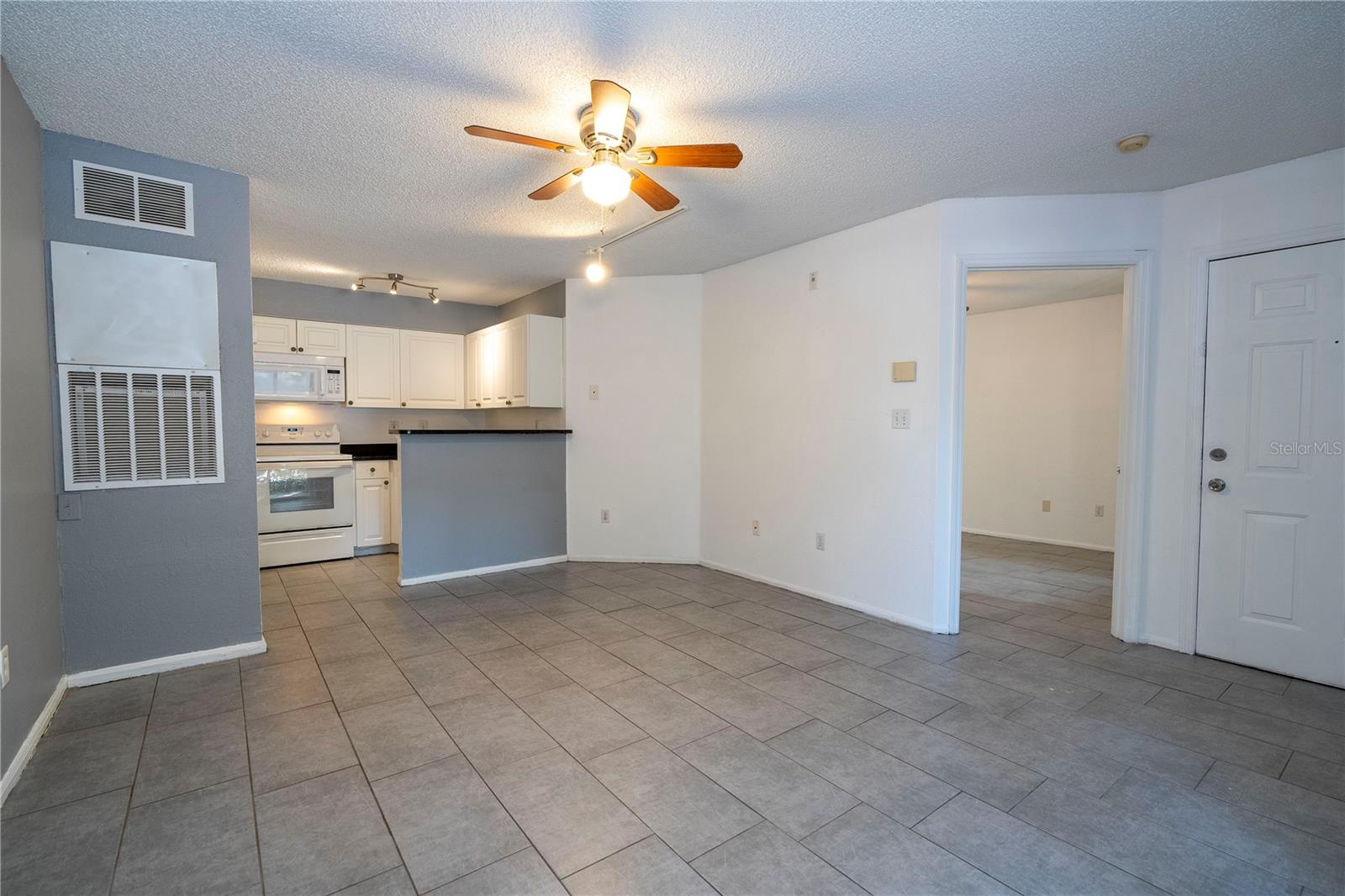 Image 13 of 42 For 5136 Park Central Drive 212