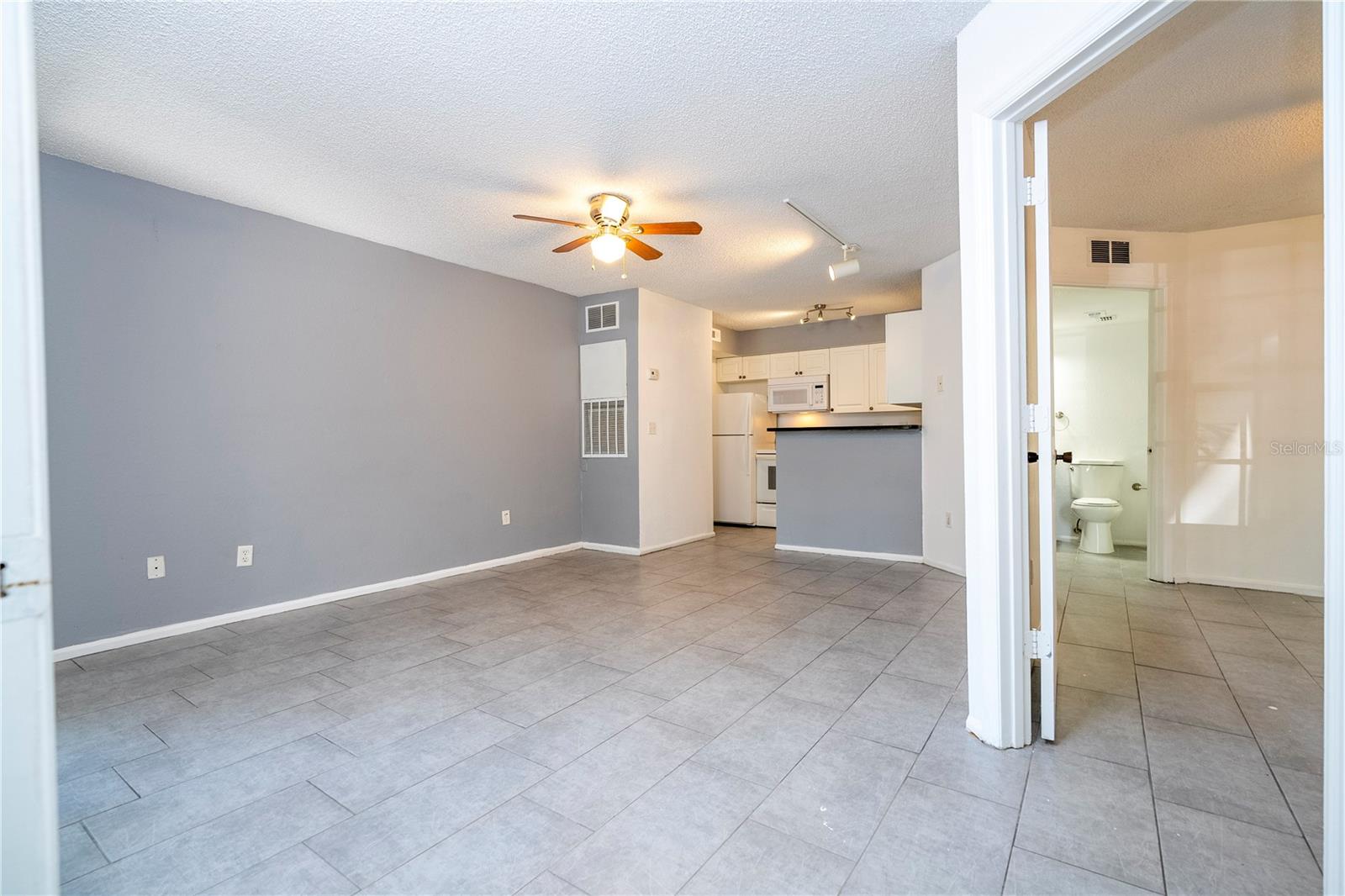 Image 19 of 42 For 5136 Park Central Drive 212