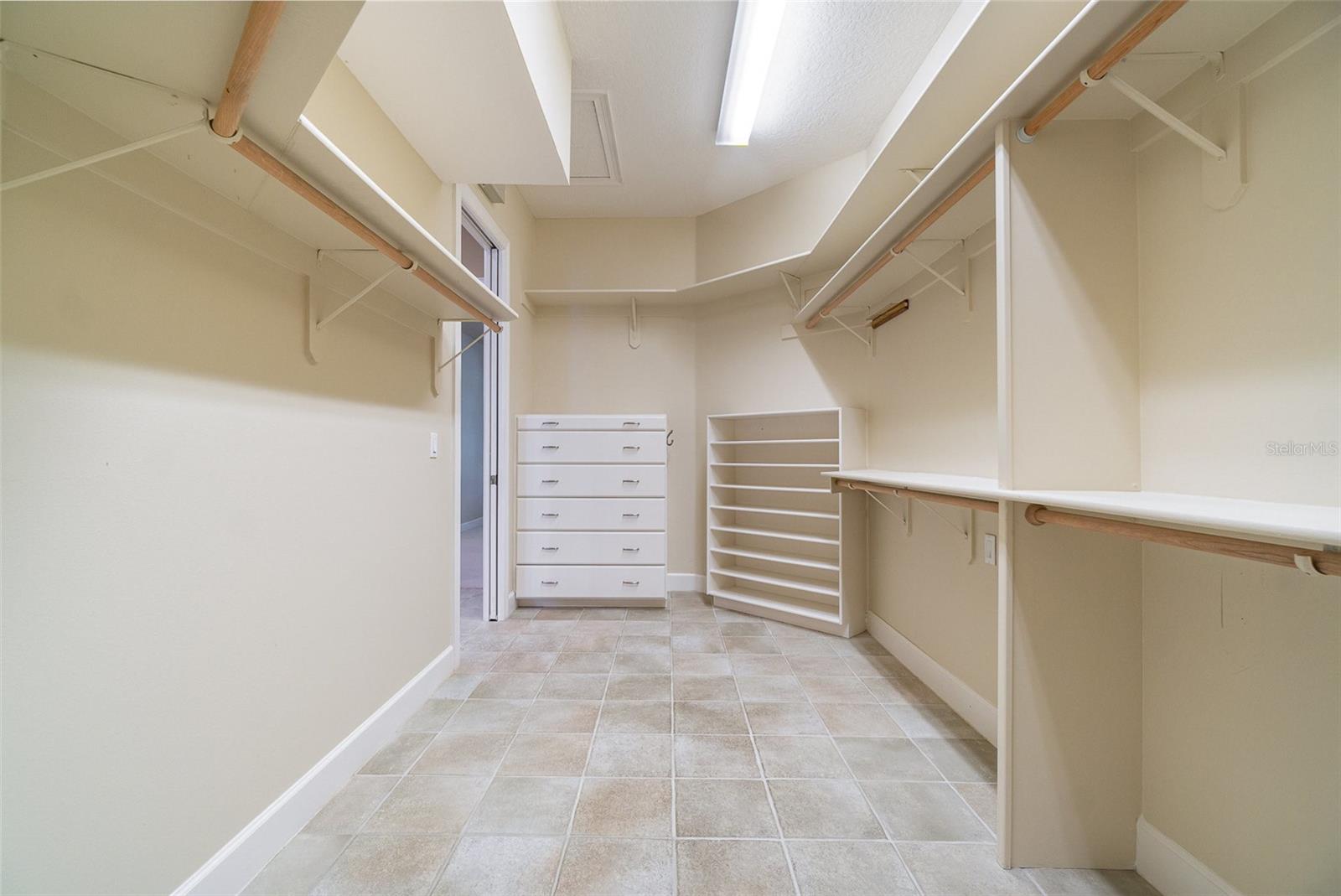 Image 21 of 45 For 6125 Foxfield Court