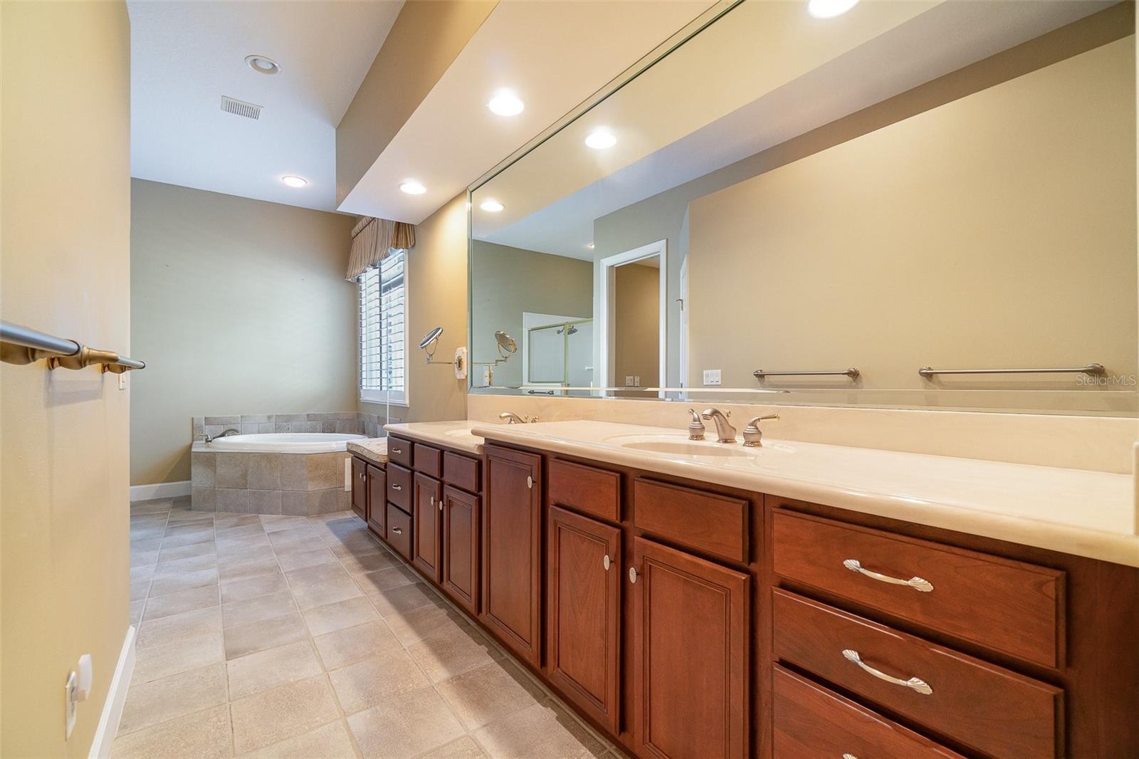Image 22 of 45 For 6125 Foxfield Court