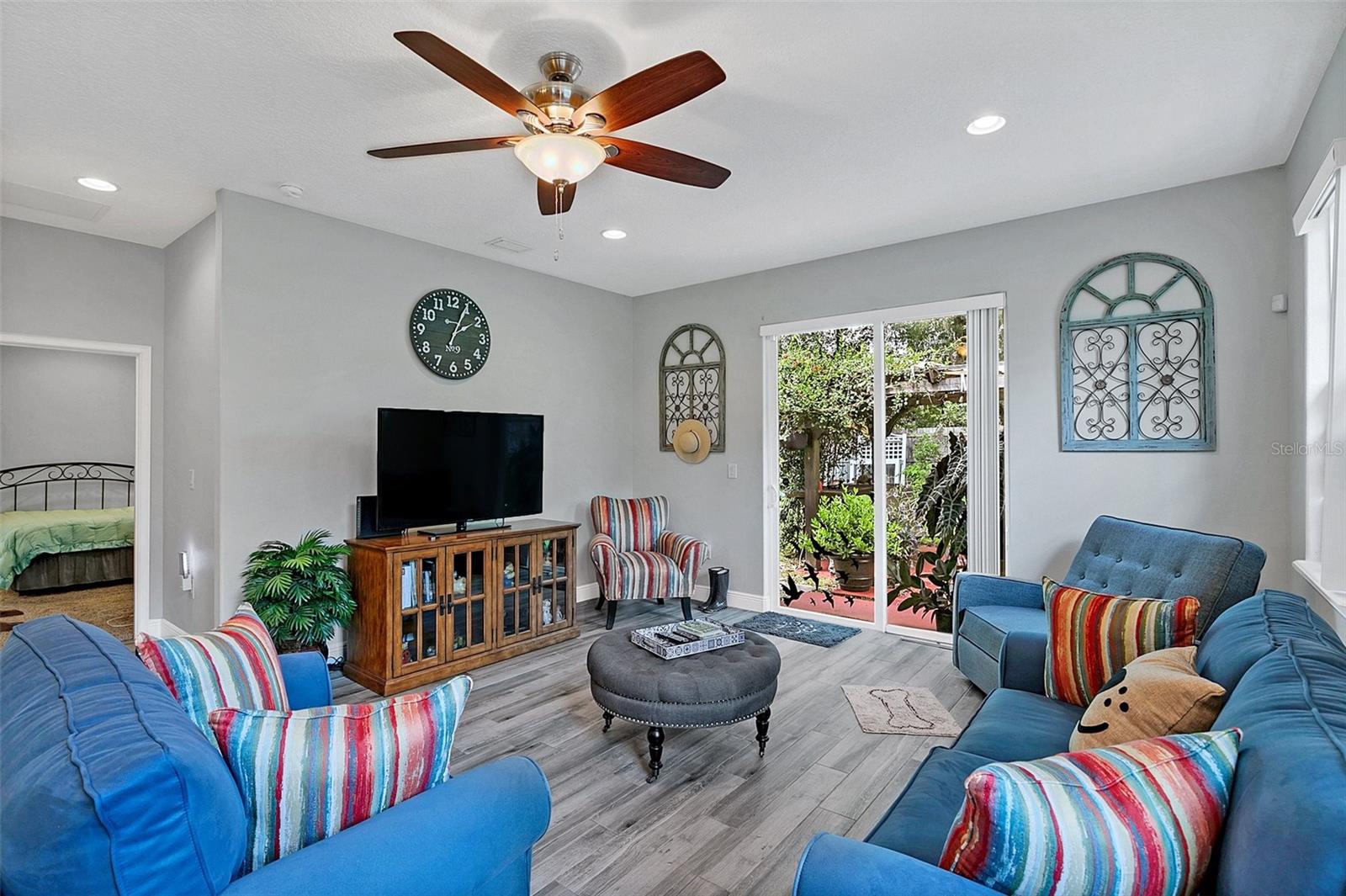 Image 11 of 26 For 559 Magnolia Avenue