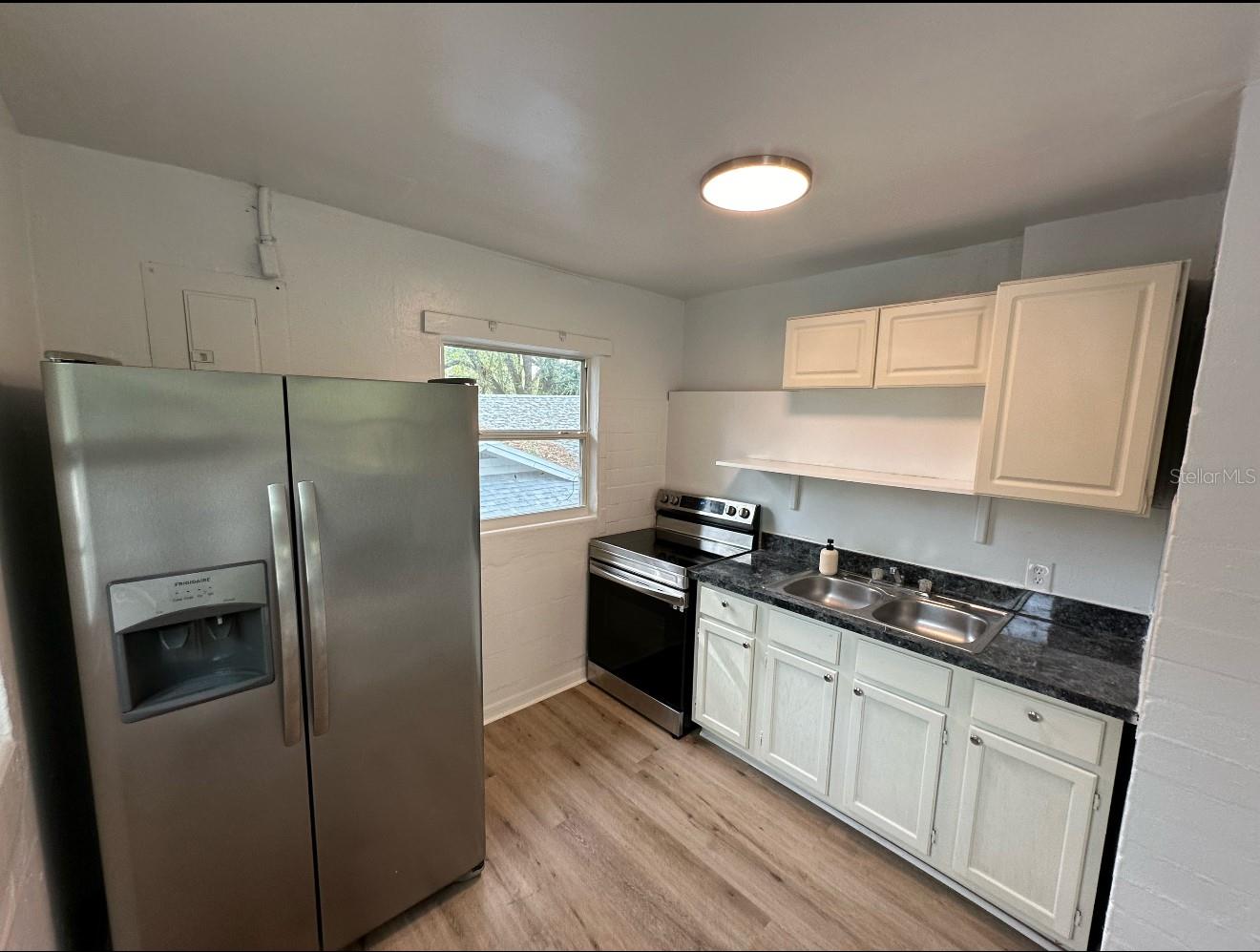 Image 4 of 11 For 1025 Colyer Street A-b