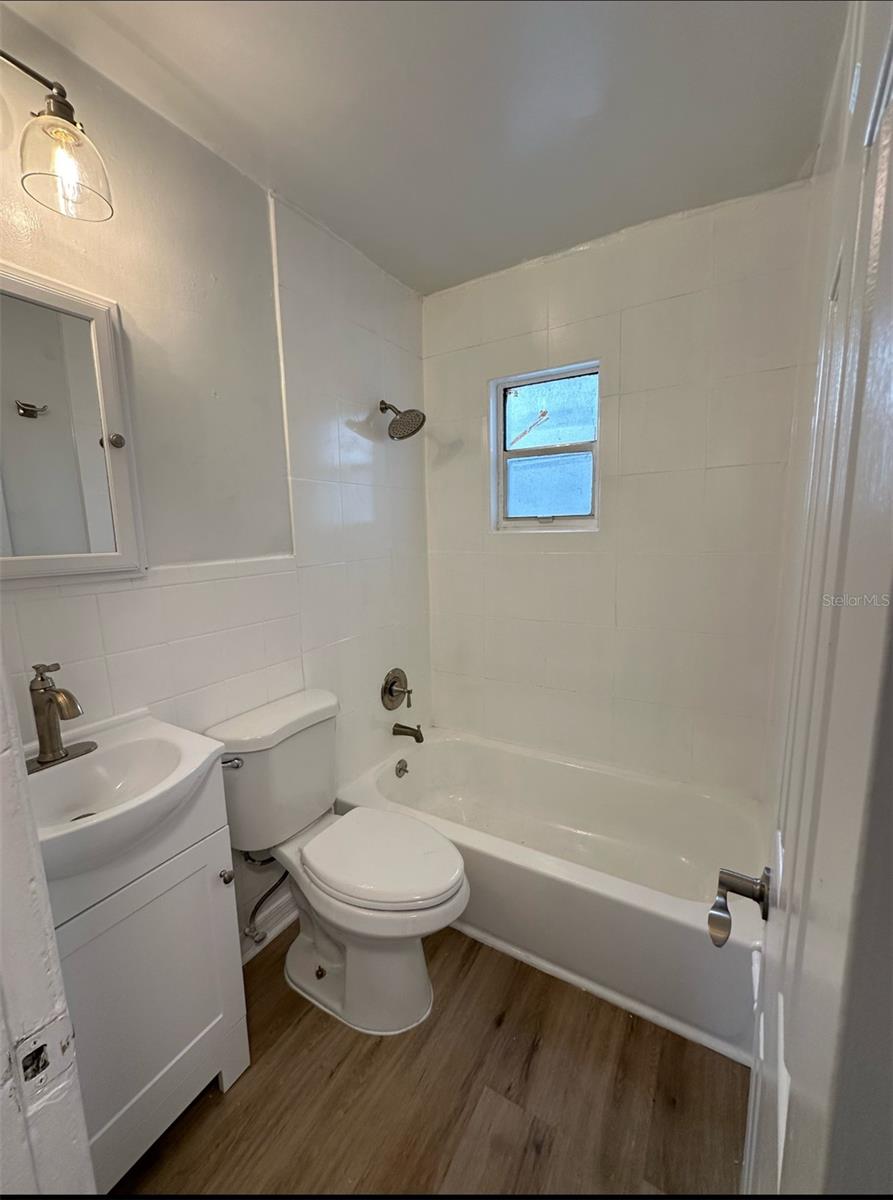 Image 6 of 11 For 1025 Colyer Street A-b