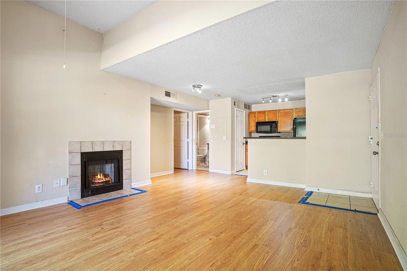 Image 10 of 33 For 390 Woodside Drive 302