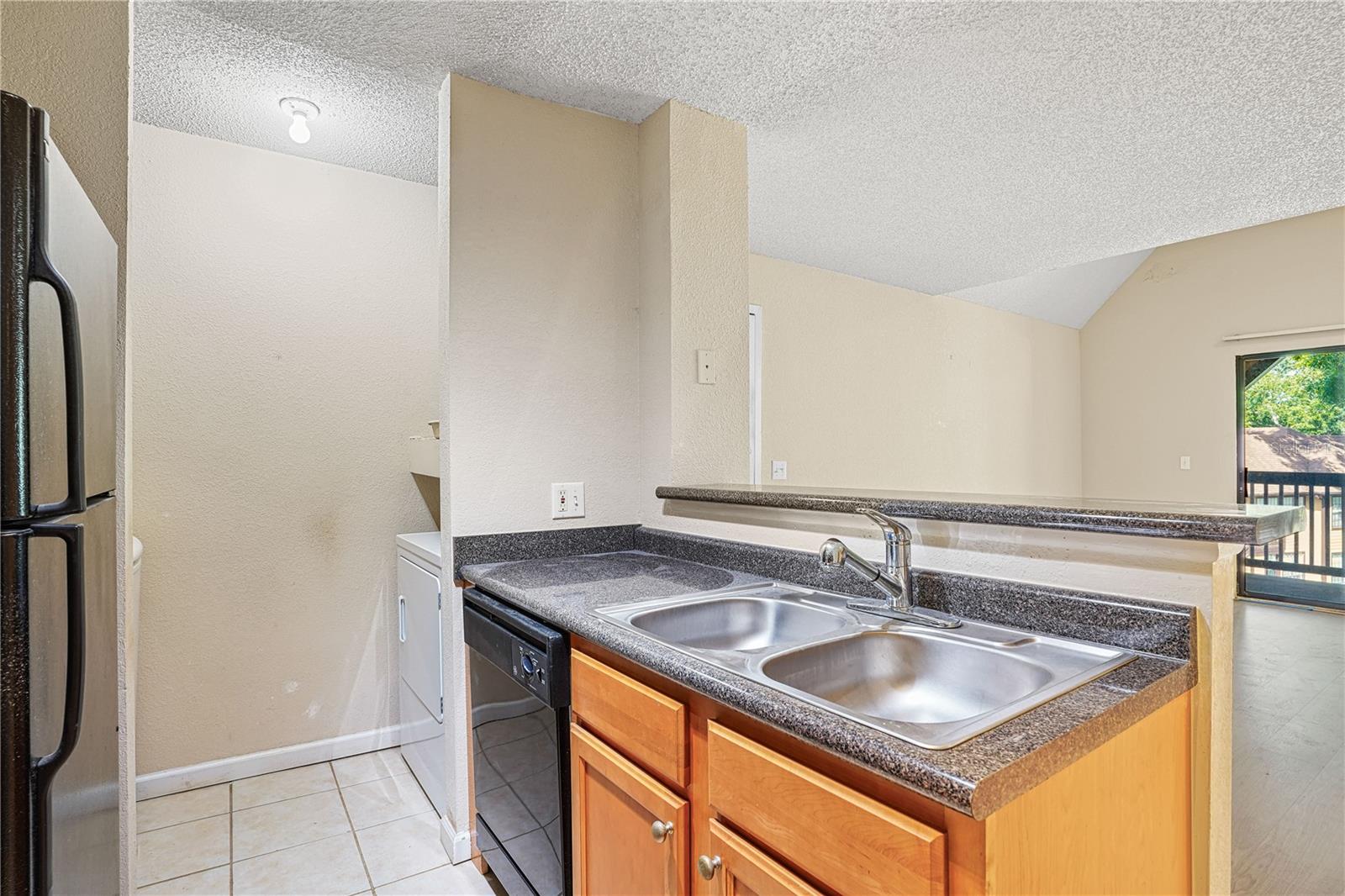 Image 12 of 33 For 390 Woodside Drive 302