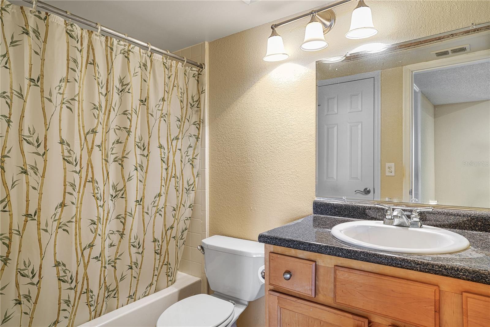 Image 17 of 33 For 390 Woodside Drive 302