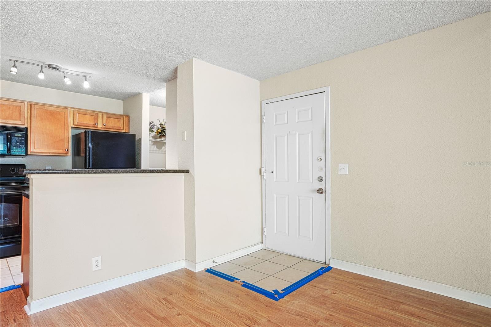 Image 6 of 33 For 390 Woodside Drive 302
