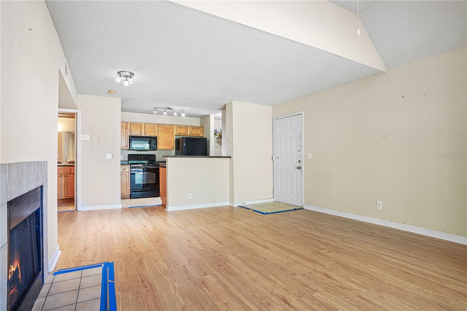 Image 9 of 33 For 390 Woodside Drive 302